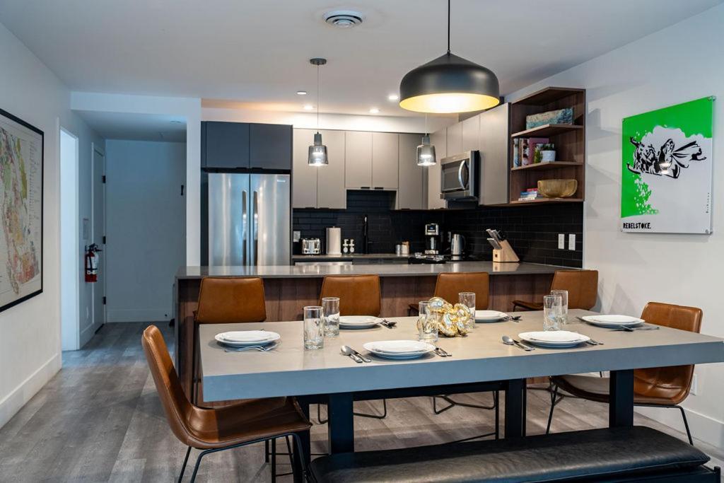 Revel In The Stoke By Revelstoke Vacations Apartment Exterior photo