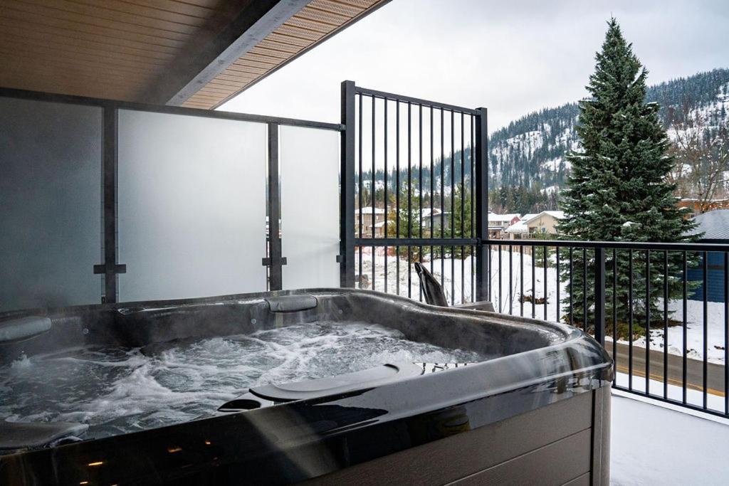 Revel In The Stoke By Revelstoke Vacations Apartment Exterior photo